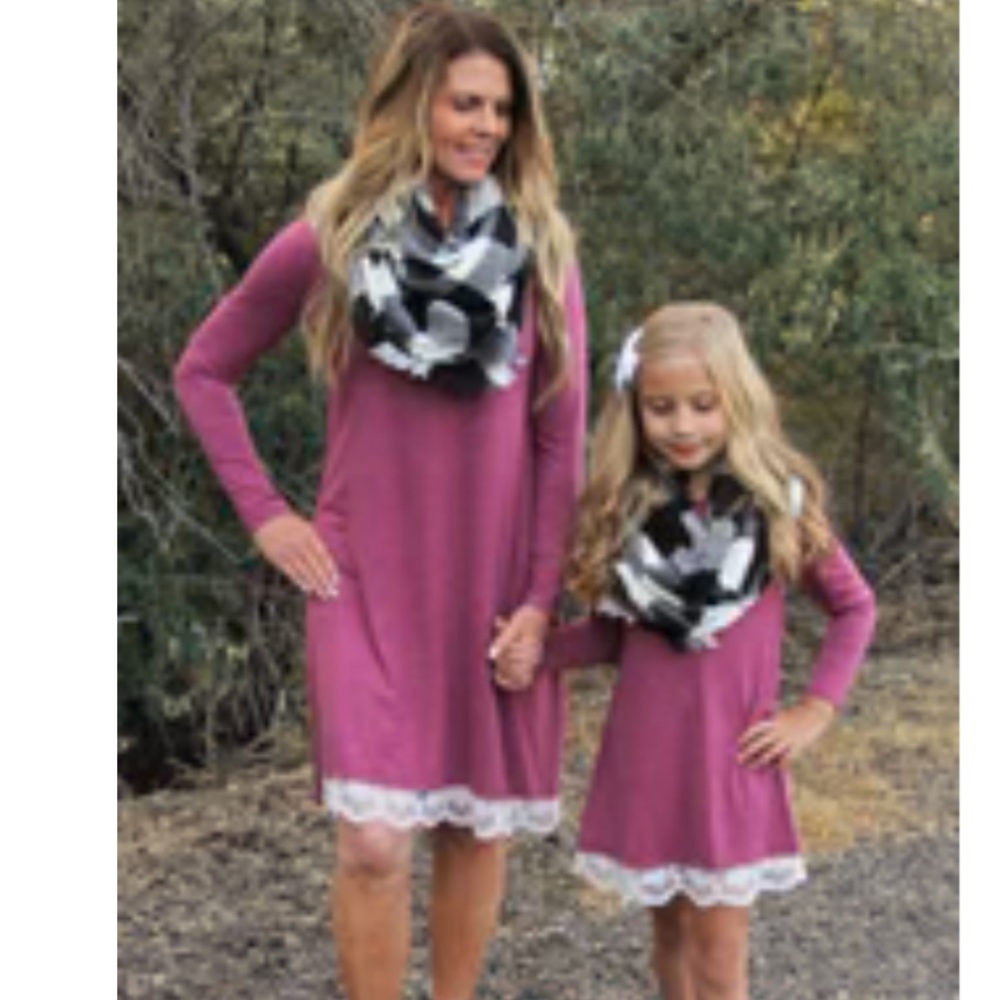 Mommy and Me matching dresses. Mom size 2xl